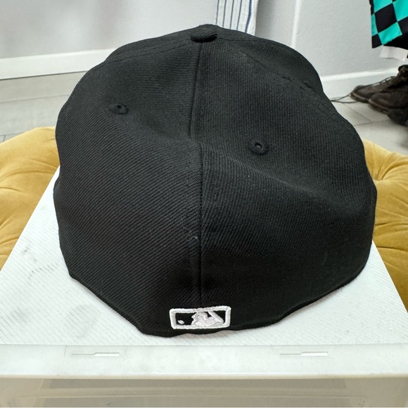 New Era Fitted Yankee Hat - Picture 5 of 5